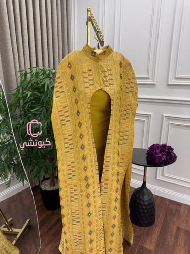 جلابية صفراء ذهبية بتطريز كلاسيكي فاخر من CUTECCI