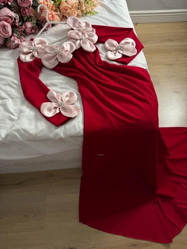 فستان وردي عنابي ناعم للسهرات