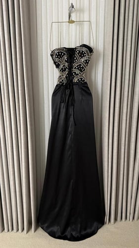 فستان سواريه أسود مرصع أنيق فاخر