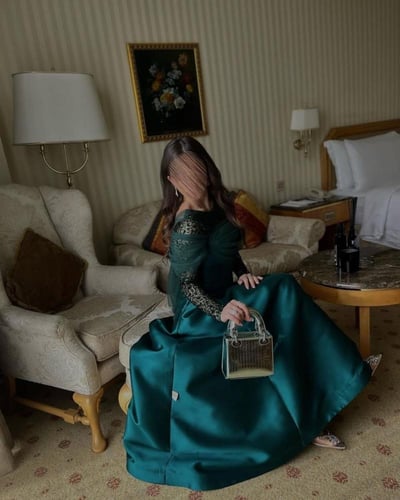 فستان سهرة ميكادو زيتي على بترولي