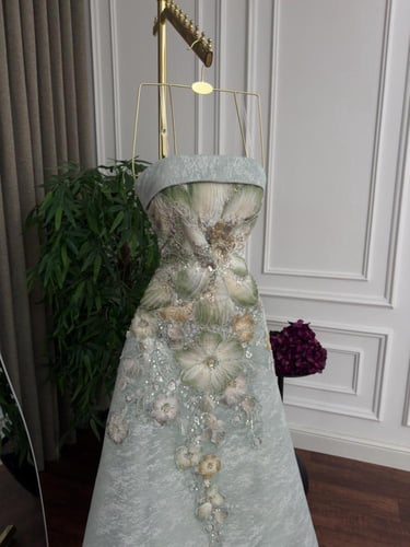 فستان سهرة أخضر مطرز فاخر