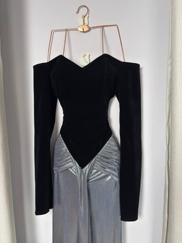 فستان سهرة أسود مخمل بلمعة فضية فاخرة