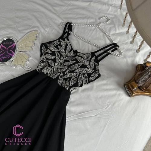 فستان سهرة أسود بتطريز كرستال
