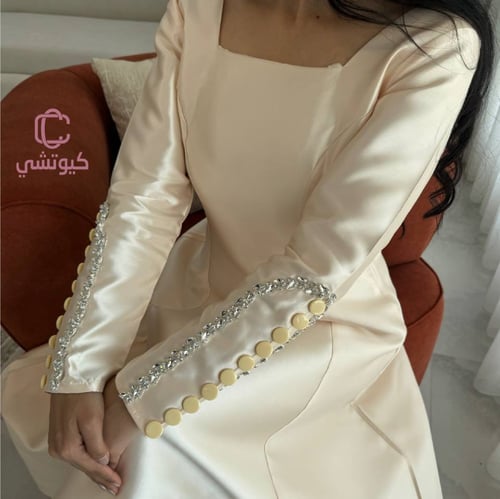 فستان ميكادو أوف وايت مطرز كرستال