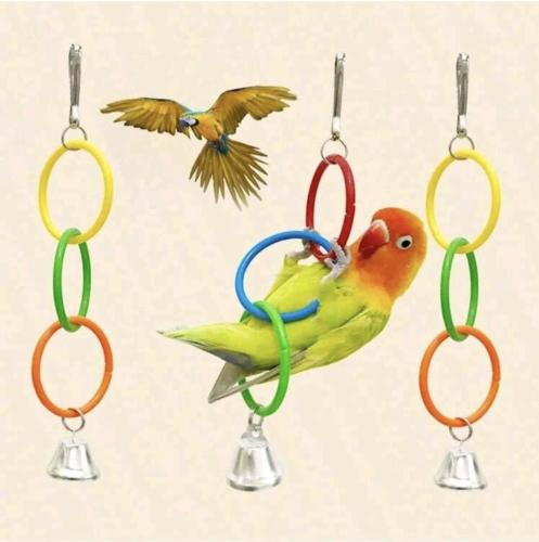 لعبة للطيور حلقات معلقة ملونة للتسوق والعض واللعب