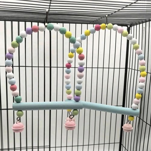 لعبة أرجوحة خشبية مخرزة بألوان متعددة للطيور