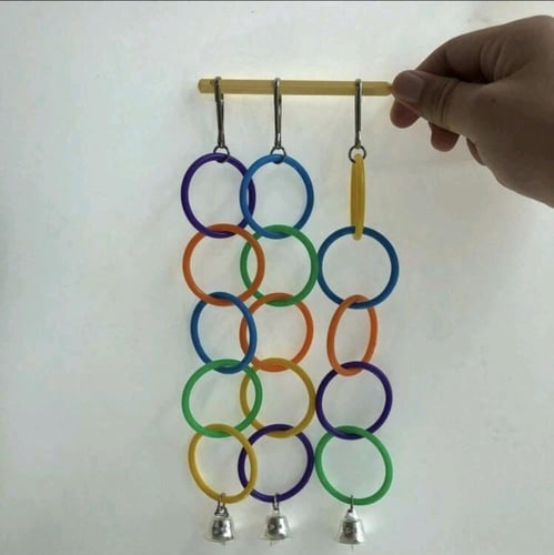 لعبة للطيور حلقات معلقة ملونة للتسوق والعض واللعب