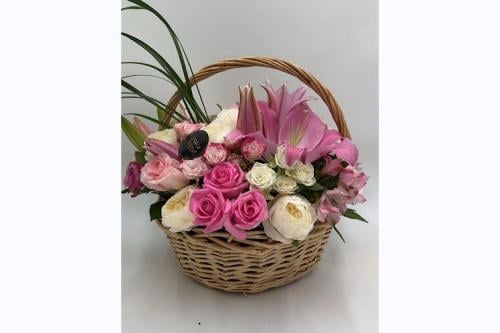 سلة زهور مبهجة