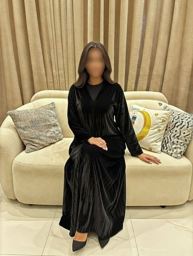 عباية مخمل اسود مكسر