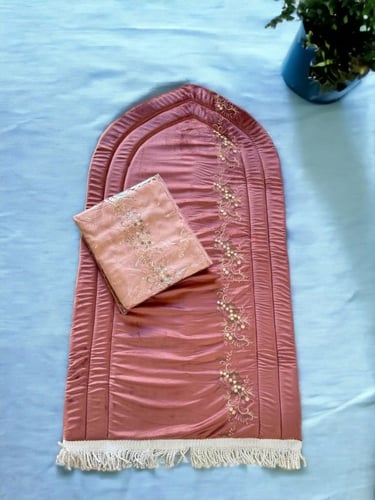 طقم سجادة الصلاة مع شرشف خربزي