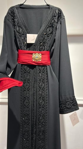 قفطان شك وتطريز اسود