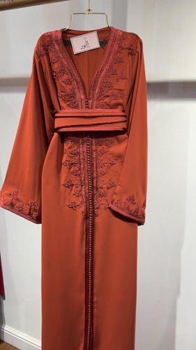 قفطان تطريز ناعم احمر