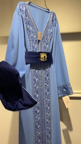 قفطان شك وتطريز سماوي