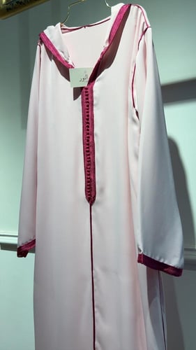 جلابيه تطريز وردي وفوشي