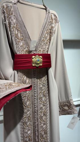 قفطان شك وتطريز بيج