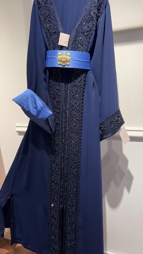 قفطان شك وتطريز كحلي