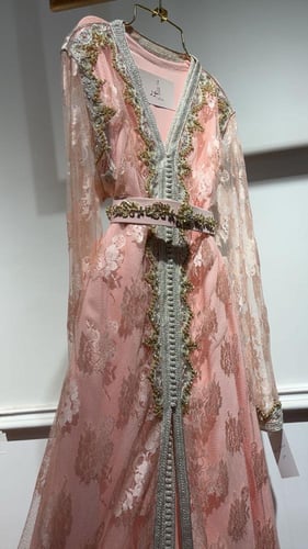 قفطان دانتيل