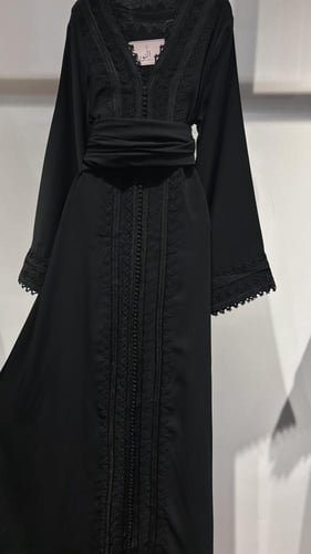 قفطان ناعم أسود