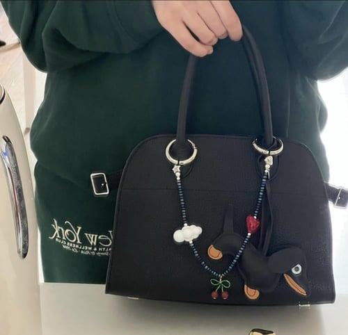 تعليقة شنطة كرز