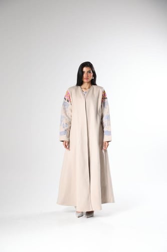 عباية بين حضارتين