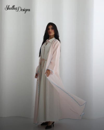 عباية طوق الورد