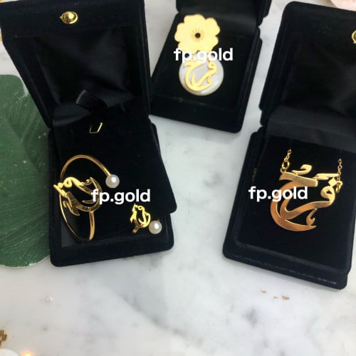 طقم قلاده وبروش الورده و اسواره وخاتم مطلي ذهب بال...