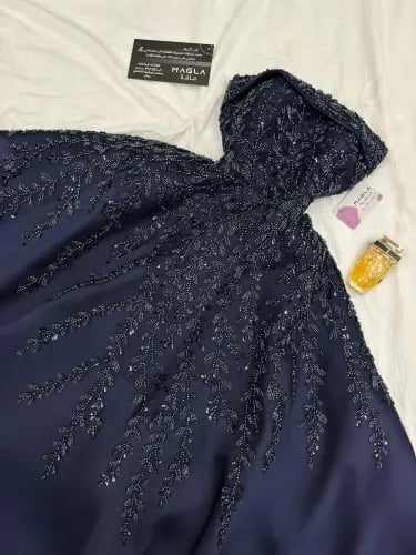 Inas's navy blue dress
