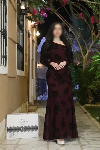 فستان عودي ناعم ون شولدر بطباعة ورود لامع