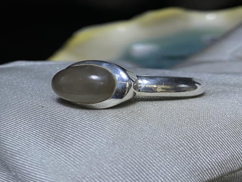 خاتم فضه بحجر القمر صياغةً ملكيه بختم الرفاعي