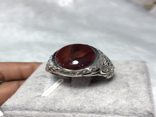 خاتم فضه بحجر العقيق اليماني الكرزي المزعفر صياغة...
