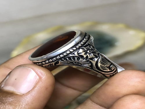 خاتم فضه بحجر العقيق اليماني الكرزي المزعفر صياغة...