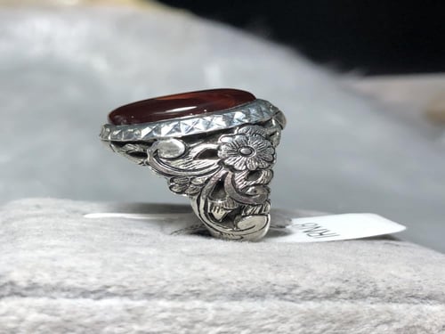 خاتم فضه بحجر العقيق اليماني الكرزي المزعفر صياغة...