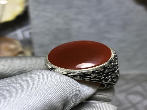 خاتم فضه بحجر العقيق اليماني الاحمر الرماني الدائر...