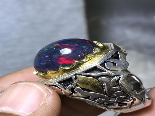 خاتم فضه بحجر الاوبال الاثيوبي صياغة برهام اليدوية