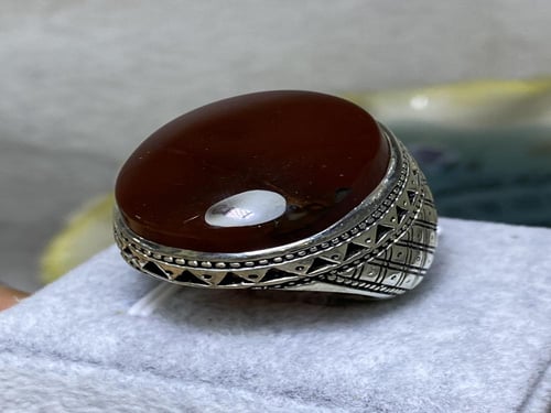 خاتم فضه بحجر العقيق اليماني الكرزي المزعفر صياغة...