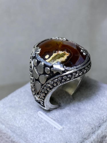 خاتم فضه بحجر العقيق اليماني المزعفر اصياغة يمانيه...