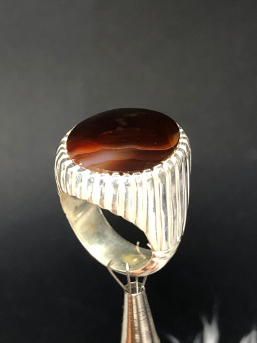 خاتم فضه بحجر العقيق اليماني الكرزي المزعفر