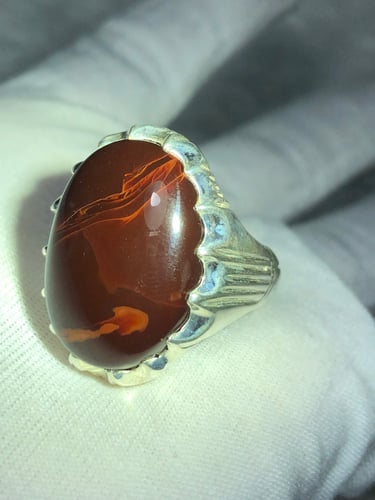 خاتم فضه بحجر العقيق اليماني المزعفر