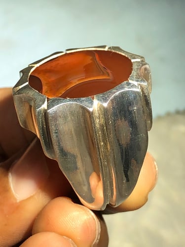 خاتم فضه بحجر العقيق اليماني الزعفراني بصياغة يدوي...