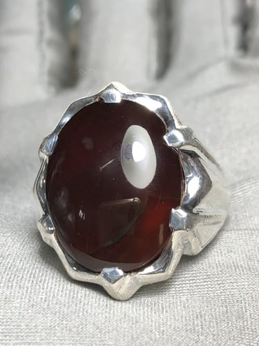 خاتم فضه بحجر العقيق الكرزي المزعفر