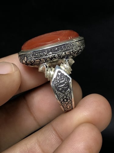 خاتم فضه منقوشه بحجر العقيق اليماني الكبدي منقوش ع...