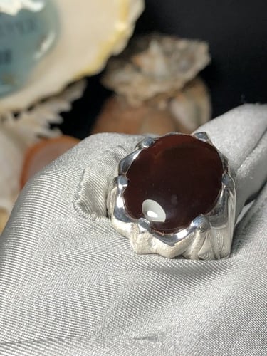 خاتم فضه بحجر العقيق الكرزي المزعفر