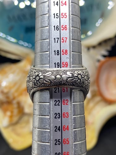 خاتم الفضة بحجر عقيق يماني بنفسج بصياغة نقرة ساز ص...