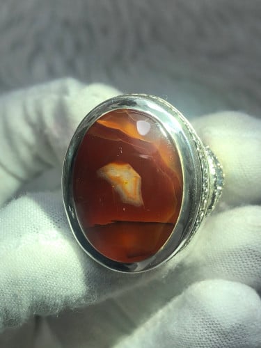 خاتم فضه بحجر العقيق اليماني المزعفر. صياغه بحريني...