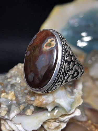 خاتم فضه بحجر العقيق اليماني الكرزي المزعفر صياغة...