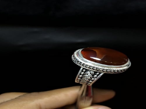 خاتم فضه بحجر العقيق اليماني المزعفر صياغة سلك نجر...