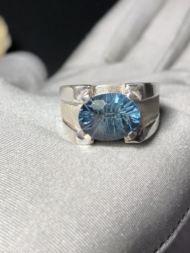 خاتم فضه بحجر التوباز الازرق