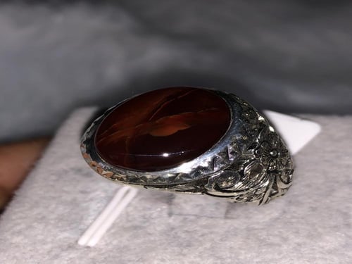 خاتم فضه بحجر العقيق اليماني الكرزي المزعفر صياغة...