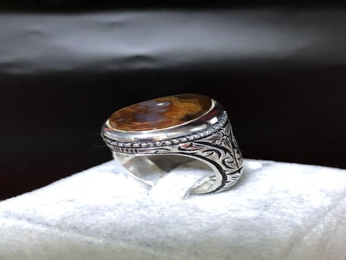 خاتم فضه بحجر العقيق اليماني الكرزي المزعفر صياغة...