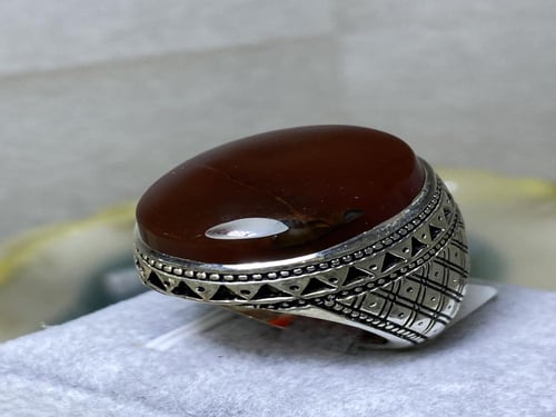 خاتم فضه بحجر العقيق اليماني الكرزي المزعفر صياغة...